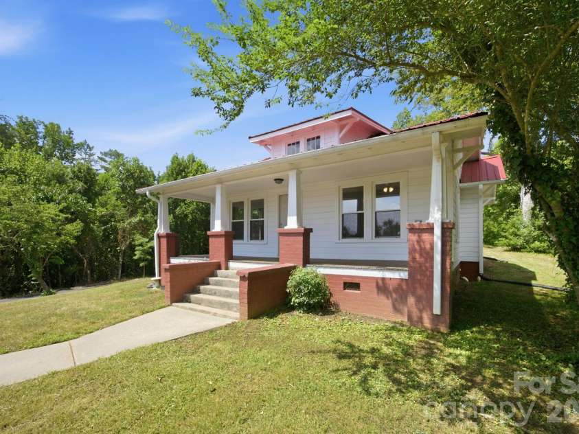 661 Lenoir Road, Morganton, NC 28655.  MLS# CAR4402900, YatesRealty ID 36936. 