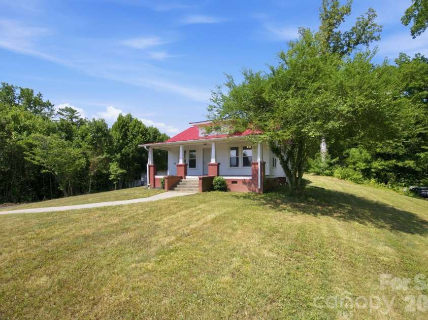 661 Lenoir Road, Morganton, NC 28655.  MLS# CAR4402900, YatesRealty ID 36936. 
