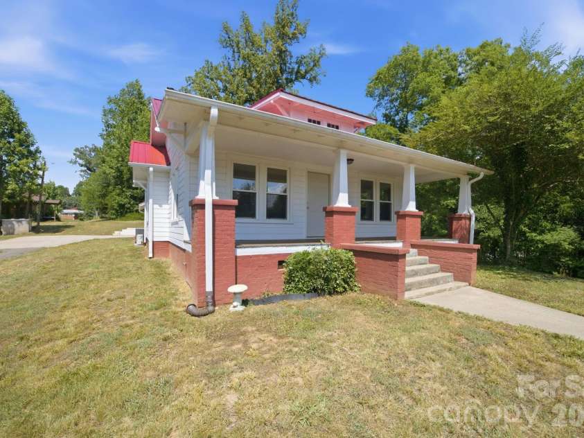 661 Lenoir Road, Morganton, NC 28655.  MLS# CAR4402900, YatesRealty ID 36936. 