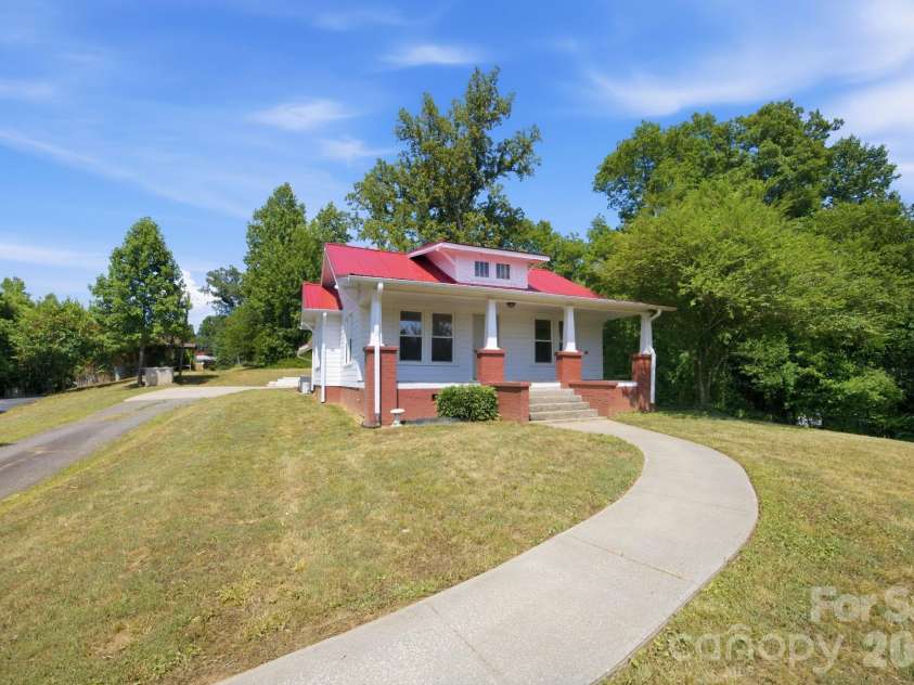 661 Lenoir Road, Morganton, NC 28655.  MLS# CAR4402900, YatesRealty ID 36936. 