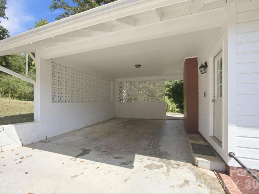 661 Lenoir Road, Morganton, NC 28655.  MLS# CAR4402900, YatesRealty ID 36936. 