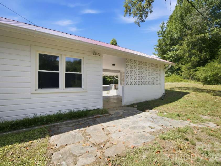 661 Lenoir Road, Morganton, NC 28655.  MLS# CAR4402900, YatesRealty ID 36936. 