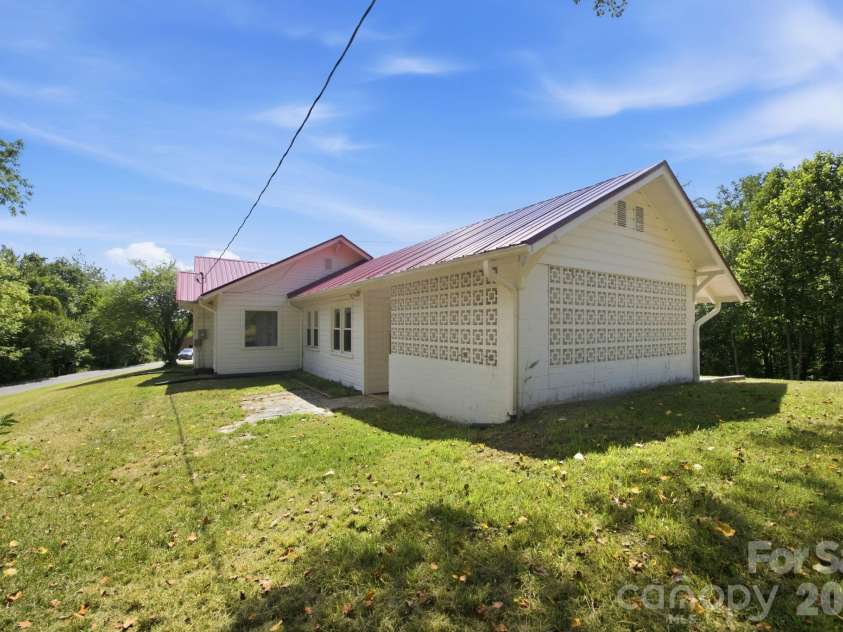 661 Lenoir Road, Morganton, NC 28655.  MLS# CAR4402900, YatesRealty ID 36936. 