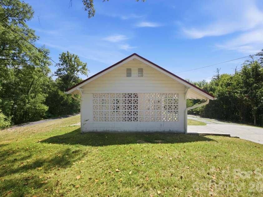 661 Lenoir Road, Morganton, NC 28655.  MLS# CAR4402900, YatesRealty ID 36936. 