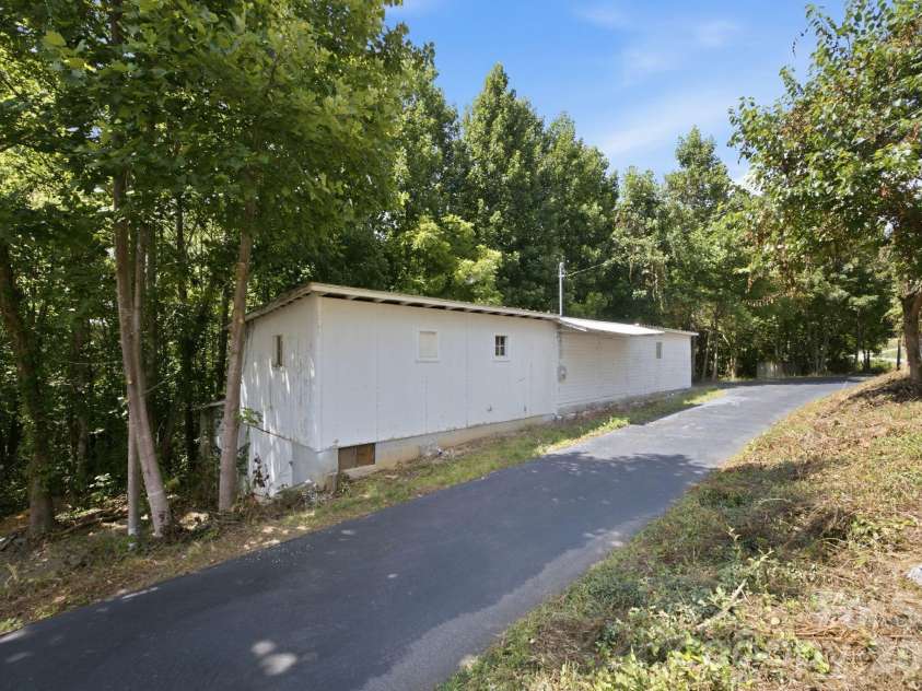 661 Lenoir Road, Morganton, NC 28655.  MLS# CAR4402900, YatesRealty ID 36936. 