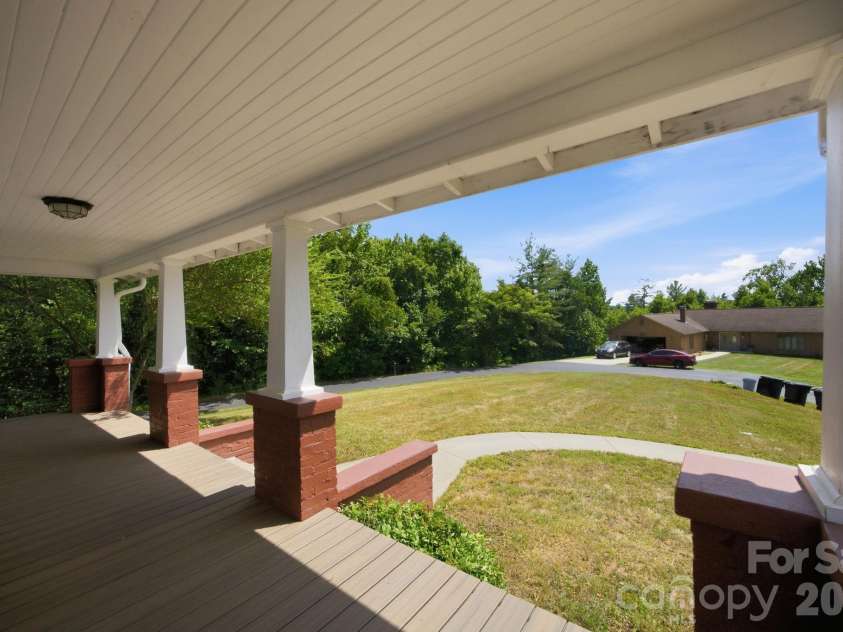 661 Lenoir Road, Morganton, NC 28655.  MLS# CAR4402900, YatesRealty ID 36936. 