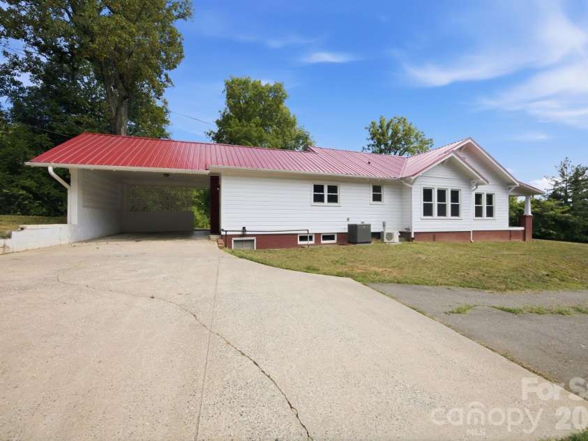 661 Lenoir Road, Morganton, NC 28655.  MLS# CAR4402900, YatesRealty ID 36936. 