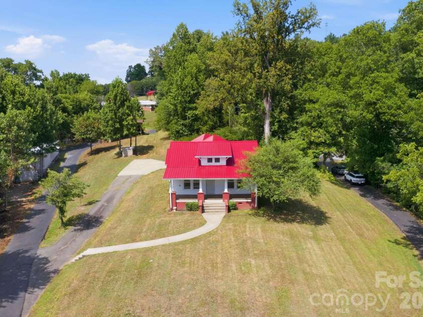661 Lenoir Road, Morganton, NC 28655.  MLS# CAR4402900, YatesRealty ID 36936. 