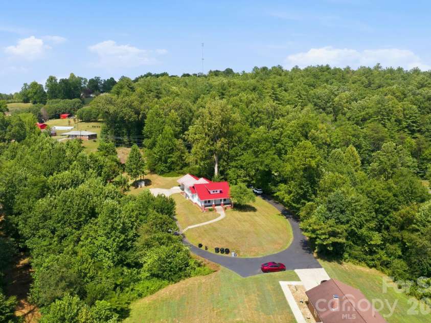 661 Lenoir Road, Morganton, NC 28655.  MLS# CAR4402900, YatesRealty ID 36936. 
