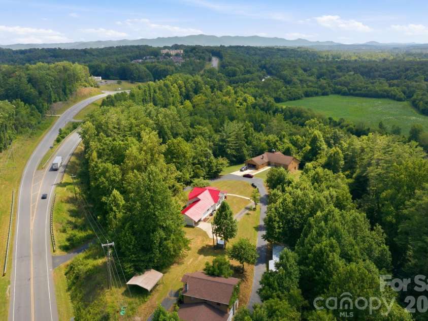 661 Lenoir Road, Morganton, NC 28655.  MLS# CAR4402900, YatesRealty ID 36936. 
