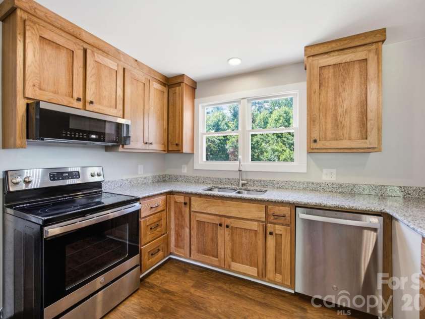 661 Lenoir Road, Morganton, NC 28655.  MLS# CAR4402900, YatesRealty ID 36936. 