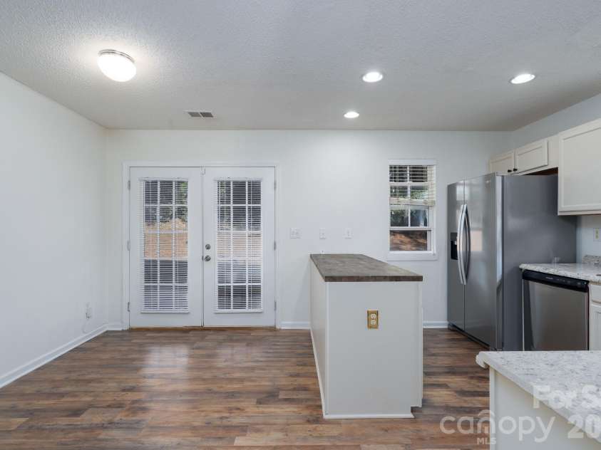 6491 Saint Bernard Way, Charlotte, NC 28269.  MLS# CAR4400216, YatesRealty ID 36939. Kitchen