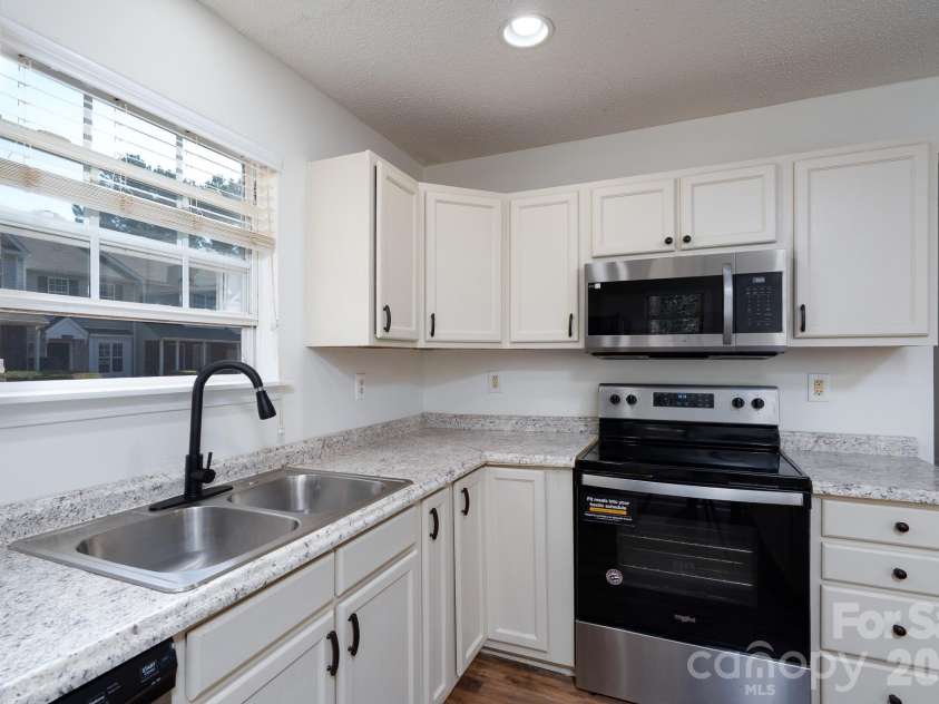 6491 Saint Bernard Way, Charlotte, NC 28269.  MLS# CAR4400216, YatesRealty ID 36939. Kitchen