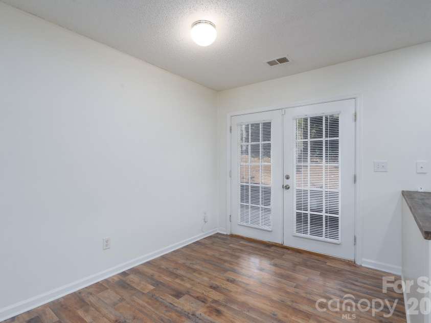 6491 Saint Bernard Way, Charlotte, NC 28269.  MLS# CAR4400216, YatesRealty ID 36939. Kitchen
