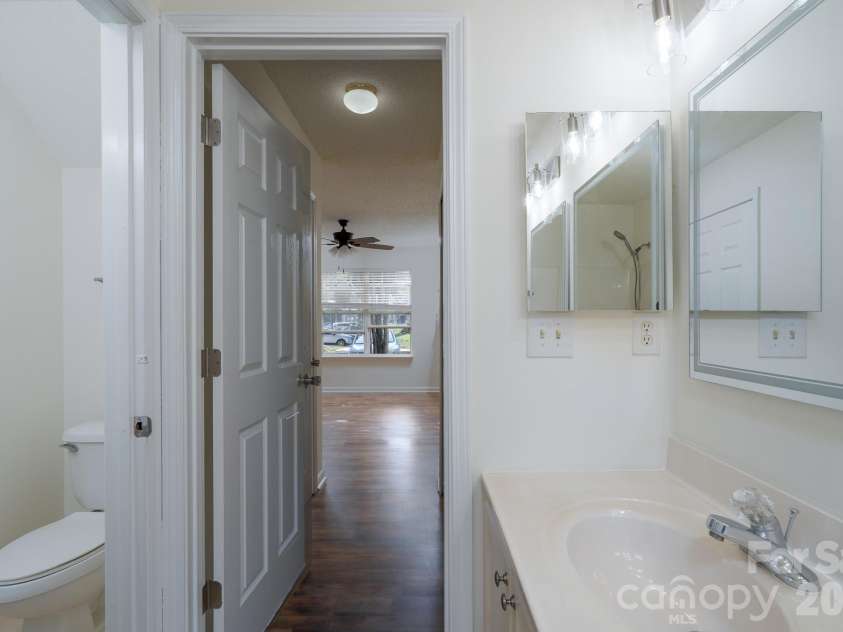 6491 Saint Bernard Way, Charlotte, NC 28269.  MLS# CAR4400216, YatesRealty ID 36939. Primary Bath