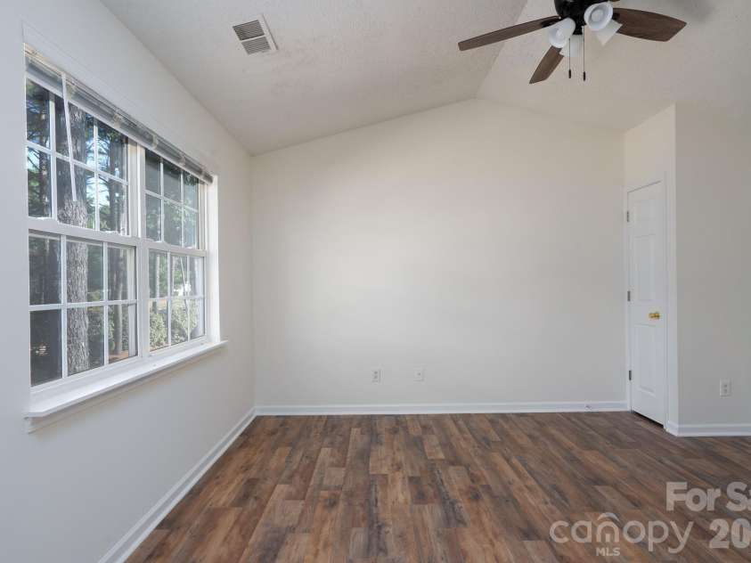 6491 Saint Bernard Way, Charlotte, NC 28269.  MLS# CAR4400216, YatesRealty ID 36939. Upstairs Bed 1