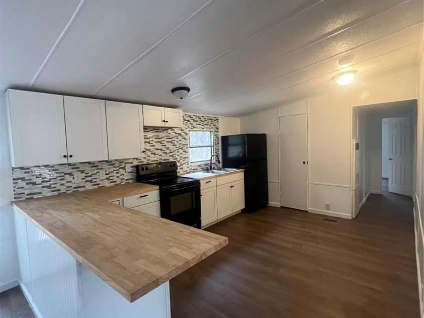 56 Poplar Drive, Spruce Pine, NC 28777.  MLS# CAR4234702, YatesRealty ID 3694. 