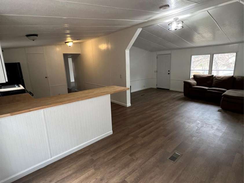 56 Poplar Drive, Spruce Pine, NC 28777.  MLS# CAR4234702, YatesRealty ID 3694. 