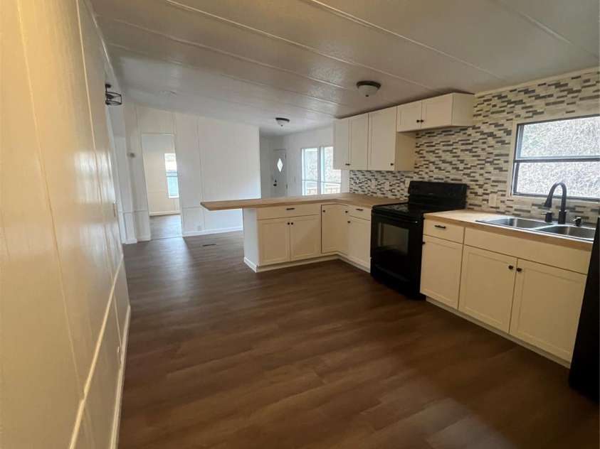 56 Poplar Drive, Spruce Pine, NC 28777.  MLS# CAR4234702, YatesRealty ID 3694. 