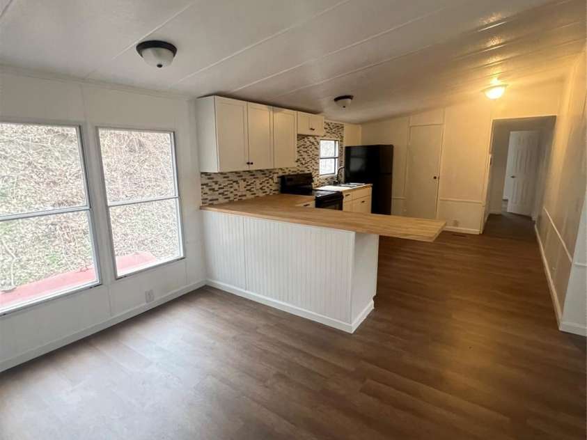 56 Poplar Drive, Spruce Pine, NC 28777.  MLS# CAR4234702, YatesRealty ID 3694. 