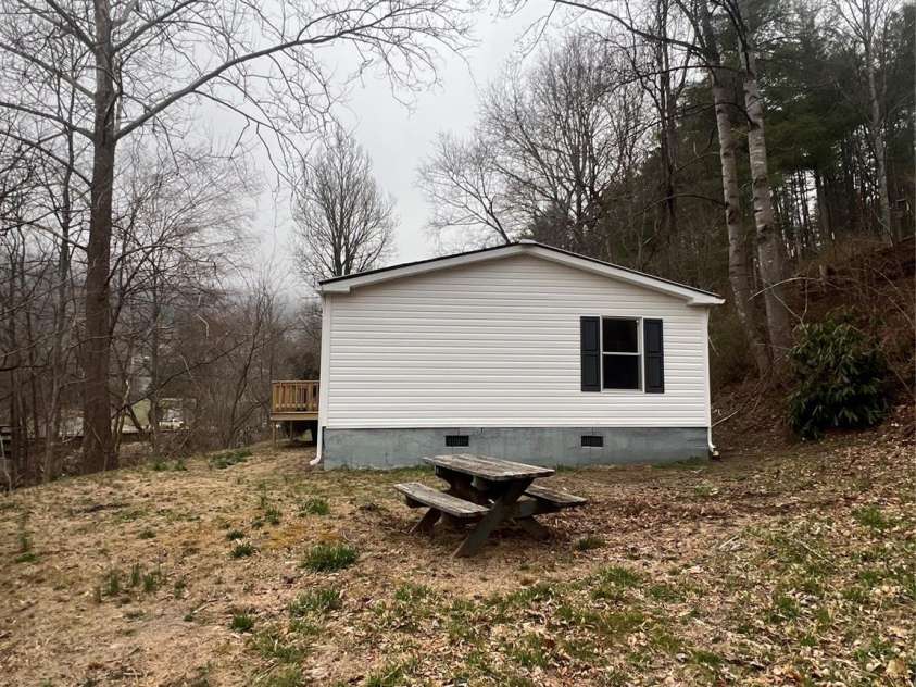 56 Poplar Drive, Spruce Pine, NC 28777.  MLS# CAR4234702, YatesRealty ID 3694. 