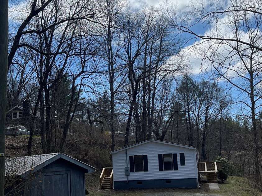 56 Poplar Drive, Spruce Pine, NC 28777.  MLS# CAR4234702, YatesRealty ID 3694. 