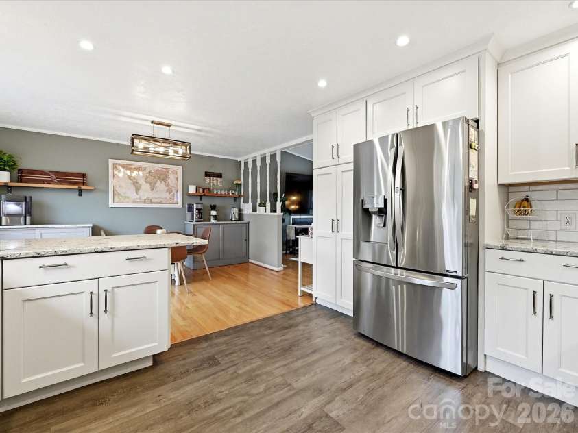 21416 Verano Place, Cornelius, NC 28031.  MLS# CAR4378755, YatesRealty ID 36940. Kitchen
