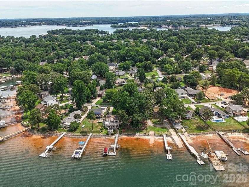 21416 Verano Place, Cornelius, NC 28031.  MLS# CAR4378755, YatesRealty ID 36940. Lake Norman