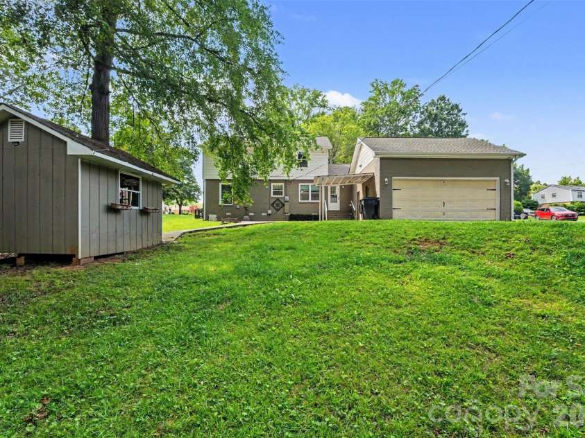 5901 Idlebrook Drive, Charlotte, NC 28212.  MLS# CAR4398655, YatesRealty ID 36941. Backyard