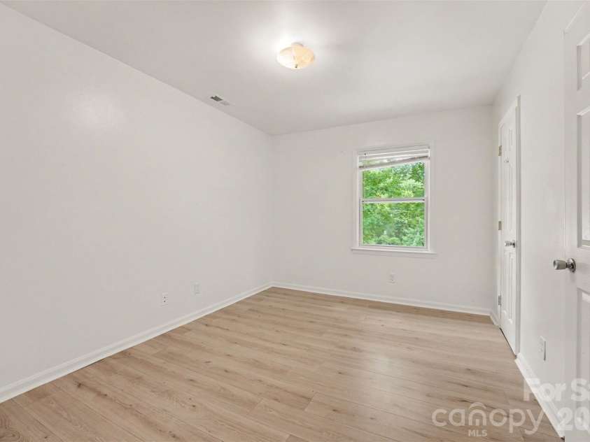 5901 Idlebrook Drive, Charlotte, NC 28212.  MLS# CAR4398655, YatesRealty ID 36941. Bedroom
