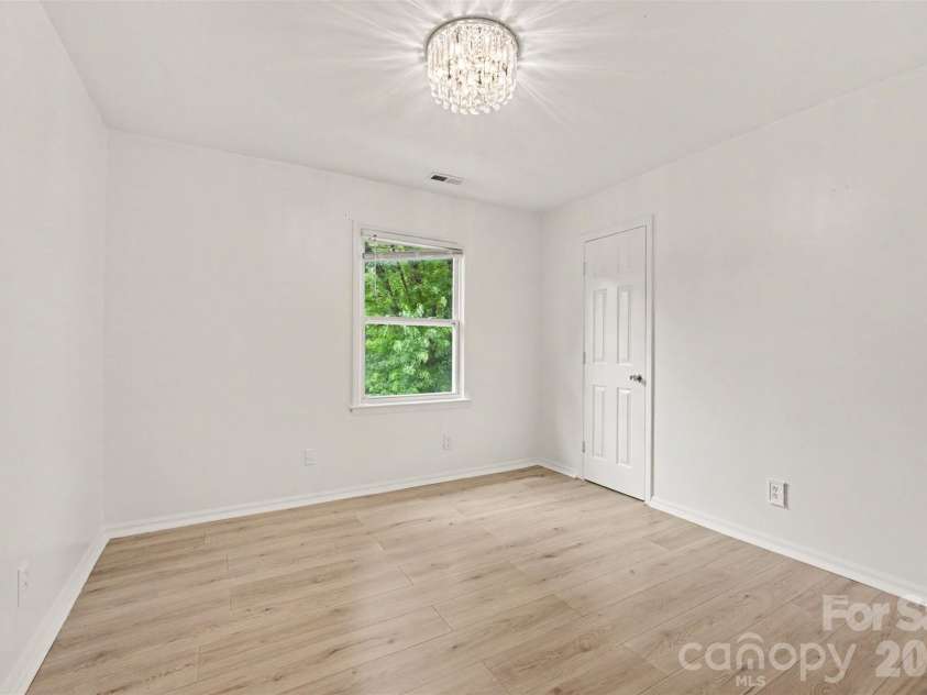 5901 Idlebrook Drive, Charlotte, NC 28212.  MLS# CAR4398655, YatesRealty ID 36941. Bedroom