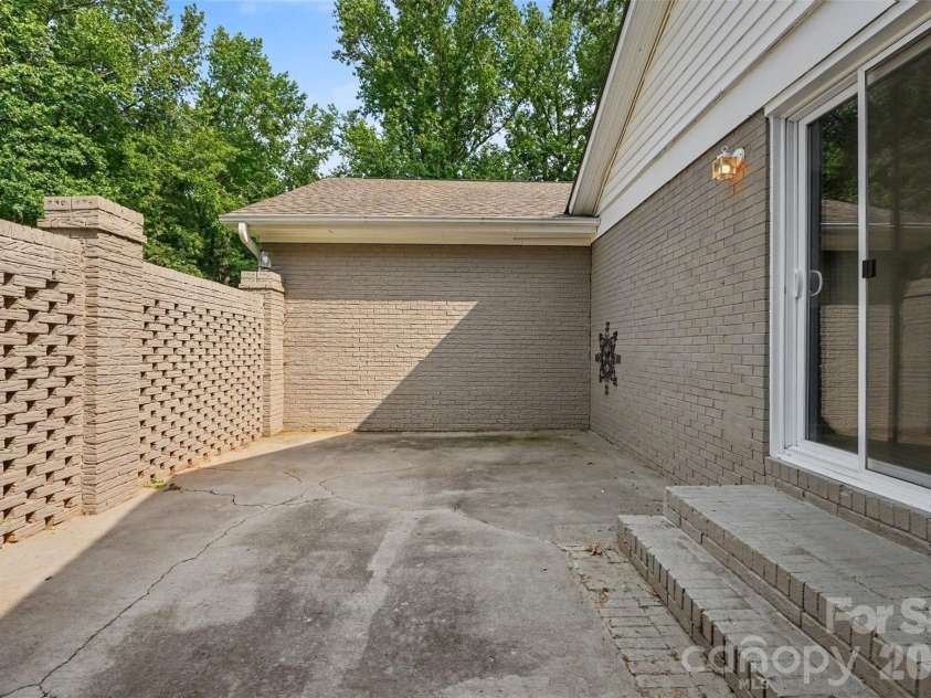 5901 Idlebrook Drive, Charlotte, NC 28212.  MLS# CAR4398655, YatesRealty ID 36941. Side Patio