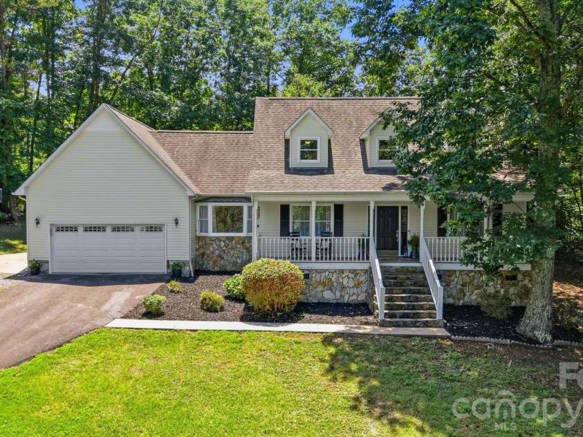 131 Fox Runn Drive, Granite Falls, NC 28630.  MLS# CAR4404358, YatesRealty ID 36943. 