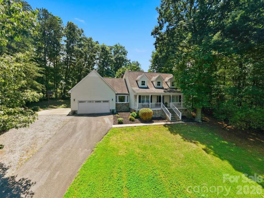 131 Fox Runn Drive, Granite Falls, NC 28630.  MLS# CAR4404358, YatesRealty ID 36943. 
