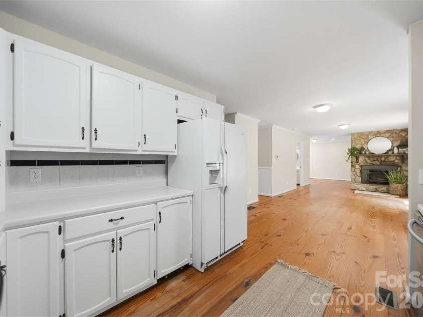 131 Fox Runn Drive, Granite Falls, NC 28630.  MLS# CAR4404358, YatesRealty ID 36943. 