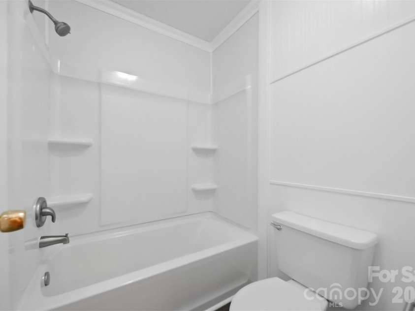 131 Fox Runn Drive, Granite Falls, NC 28630.  MLS# CAR4404358, YatesRealty ID 36943. 