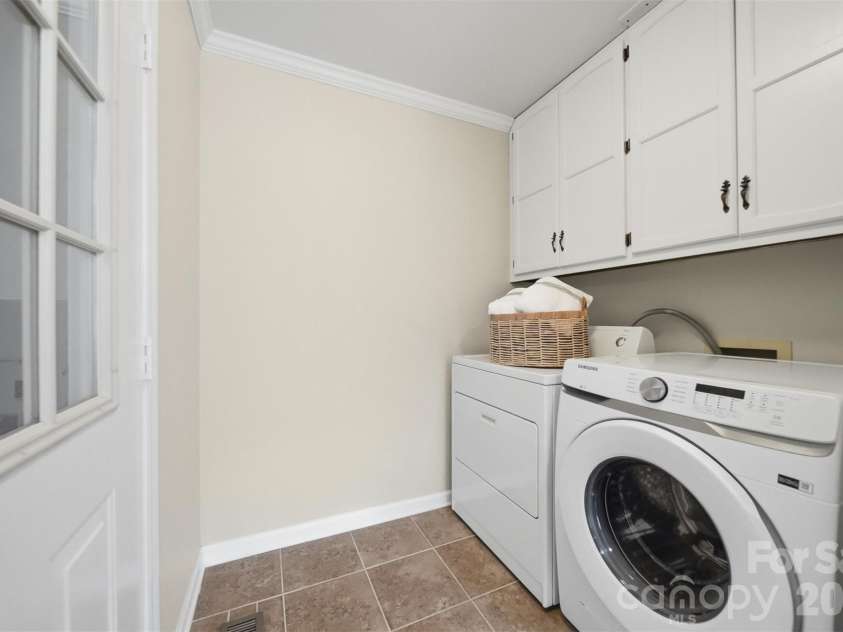 131 Fox Runn Drive, Granite Falls, NC 28630.  MLS# CAR4404358, YatesRealty ID 36943. 