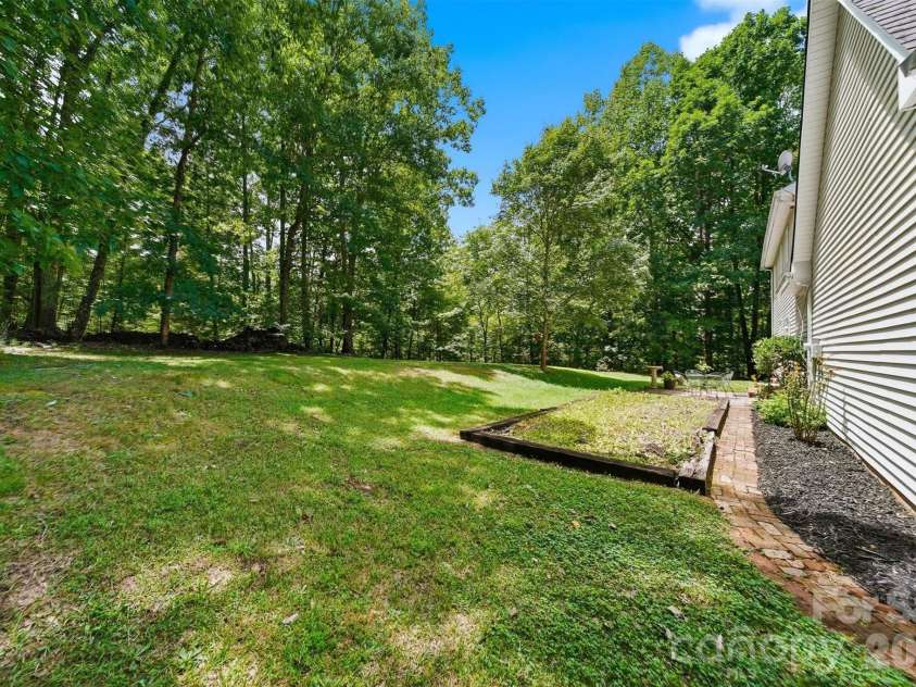 131 Fox Runn Drive, Granite Falls, NC 28630.  MLS# CAR4404358, YatesRealty ID 36943. 