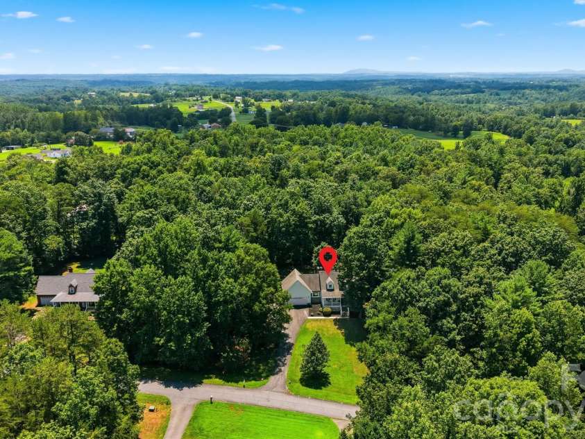 131 Fox Runn Drive, Granite Falls, NC 28630.  MLS# CAR4404358, YatesRealty ID 36943. 