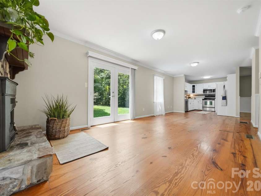 131 Fox Runn Drive, Granite Falls, NC 28630.  MLS# CAR4404358, YatesRealty ID 36943. Dining room