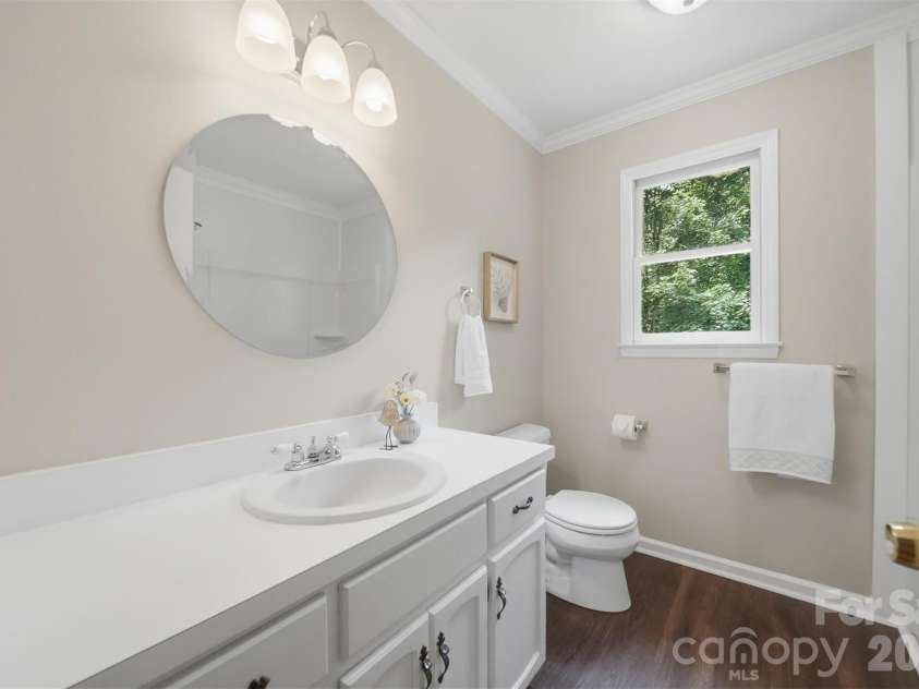 131 Fox Runn Drive, Granite Falls, NC 28630.  MLS# CAR4404358, YatesRealty ID 36943. Full bathroom in hall upstairs