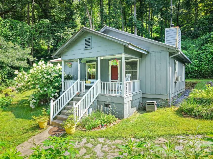 6115 Skyland Drive, Sylva, NC 28779.  MLS# CAR4401474, YatesRealty ID 36944. 