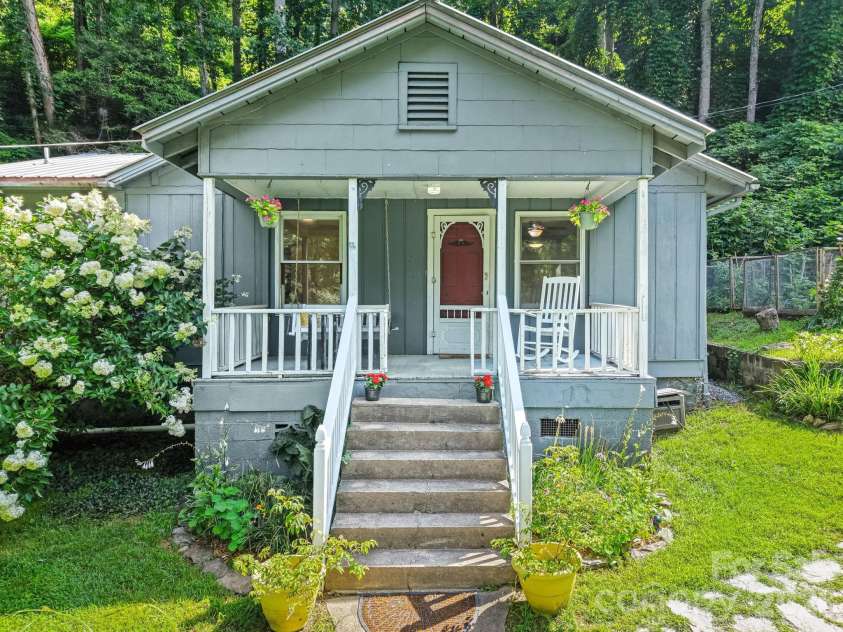 6115 Skyland Drive, Sylva, NC 28779.  MLS# CAR4401474, YatesRealty ID 36944. 