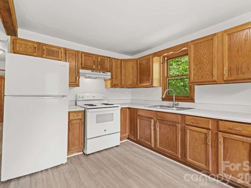 6115 Skyland Drive, Sylva, NC 28779.  MLS# CAR4401474, YatesRealty ID 36944. 