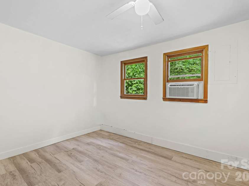 6115 Skyland Drive, Sylva, NC 28779.  MLS# CAR4401474, YatesRealty ID 36944. 