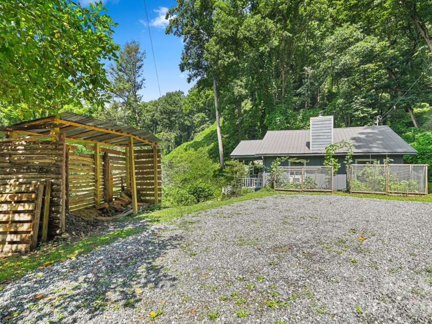 6115 Skyland Drive, Sylva, NC 28779.  MLS# CAR4401474, YatesRealty ID 36944. 