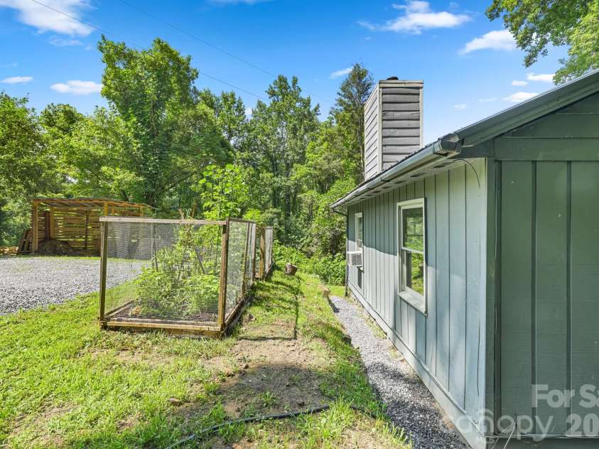 6115 Skyland Drive, Sylva, NC 28779.  MLS# CAR4401474, YatesRealty ID 36944. 
