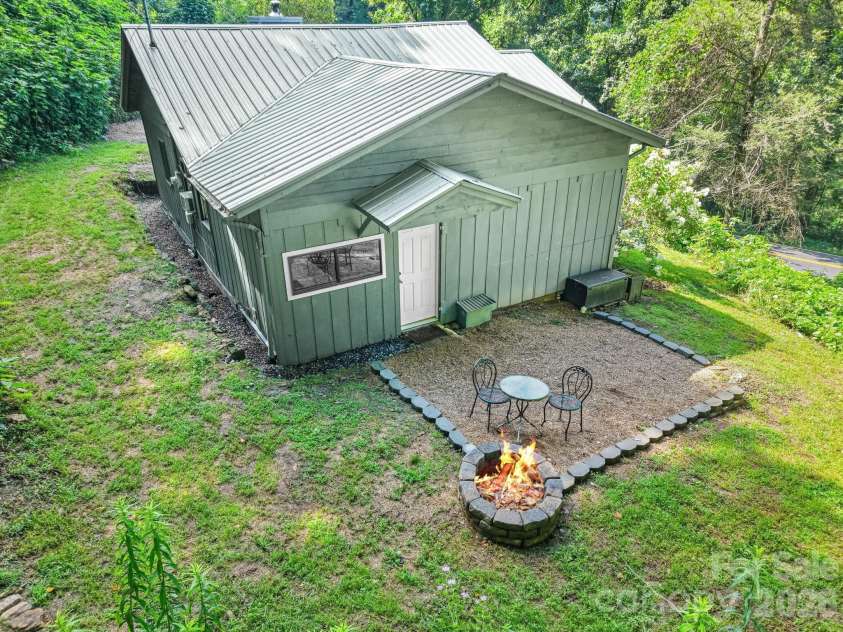 6115 Skyland Drive, Sylva, NC 28779.  MLS# CAR4401474, YatesRealty ID 36944. 