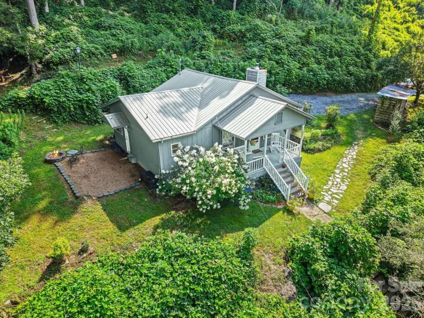 6115 Skyland Drive, Sylva, NC 28779.  MLS# CAR4401474, YatesRealty ID 36944. Welcome Home...