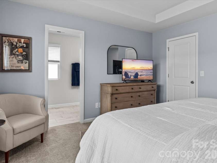 8122 Downy Oak Lane, Charlotte, NC 28269.  MLS# CAR4394900, YatesRealty ID 36945. 